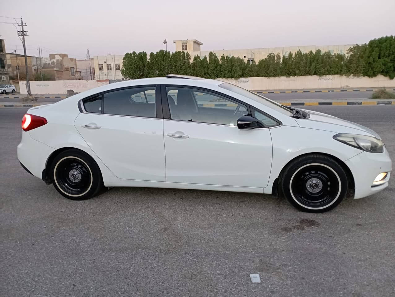 سلام عليكم سيراتو ٢٠١٤

فول مواصفات 
عده البصمه 

محرك ١٦٠٠

سياره كلشي ما عايزه 

بيها فقط بارد 

السعر ١٢٠ وبيها مجال بسيط 

الاستفسار ***********
