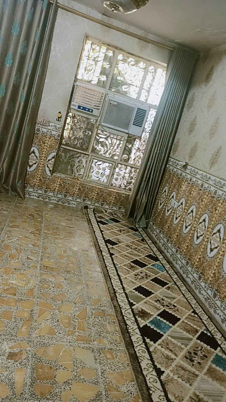 للبيع بيت 100م قاط واحد البيت حرف T منطقه العشر تالاف من جهه  الساحة قرب اسواق نبراس قريب ع الشارع العام و نافذ على شارع الشبكه  السعر 55وبي مجال للاستفسار ***********
