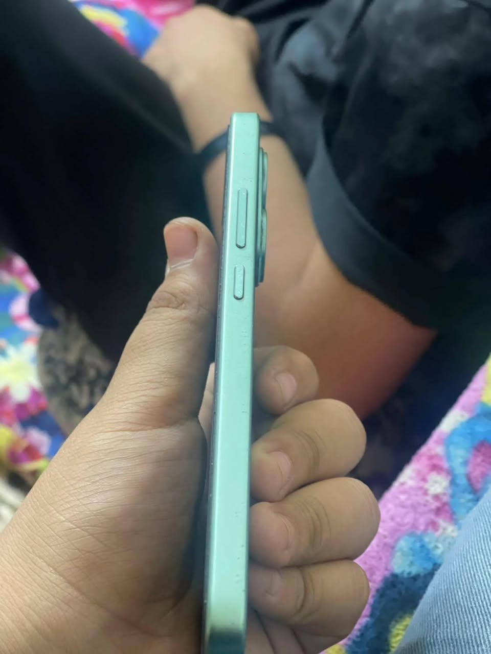 سلام عليكم جهاز POCO X7 PRO الغني عن التعريف 📍

تفاصيل الجهاز:

الموديل: بوكو 7 برو (POCO 7 Pro) 5G.

 الذاكرة الداخلية: 256 جيجابايت (مساحة عملاقة لكل ملفاتك وألعابك).

 العشوائية (RAM): 12 جيجابايت (أداء صاروخي بدون أي تعليق).

 حالة الجهاز: مستخدم نظيف جداً بحالة الوكالة (أخو الجديد)، غير مفتوح نهائياً ولا مصلح، وخالي من الشخوط تماماً (مكفول).

المواصفات الخارقة للجهاز:

 الشاشة: شاشة AMOLED مذهلة بتردد 120Hz تقدم سلاسة فائقة وألوان مشبعة.(١٢٠ فريم في البوبجي)  

 البطارية والشحن: بطارية ضخمة بسعة 6000 مللي أمبير تدوم طويلاً، مع شحن سريع خارق بقدرة 90 واط (يشحن الجهاز بلمح البصر).

 الكاميرا: أساسية بدقة 50 ميجابكسل مع مثبت بصري (OIS) لتصوير ثابت وفائق الوضوح في الليل والنهار.

 النظام: واجهة Xiaomi HyperOS 2 الحديثة والسلسة

السعـر ٣٥٠ وبي مجال للشراي 

المكان بغداد مدينة الصدر


**إذا كنت صاحب هذا الإعلان وتريد حذفه لأي سبب، رجاءا أرسل رسالة إلى الدعم الفني**