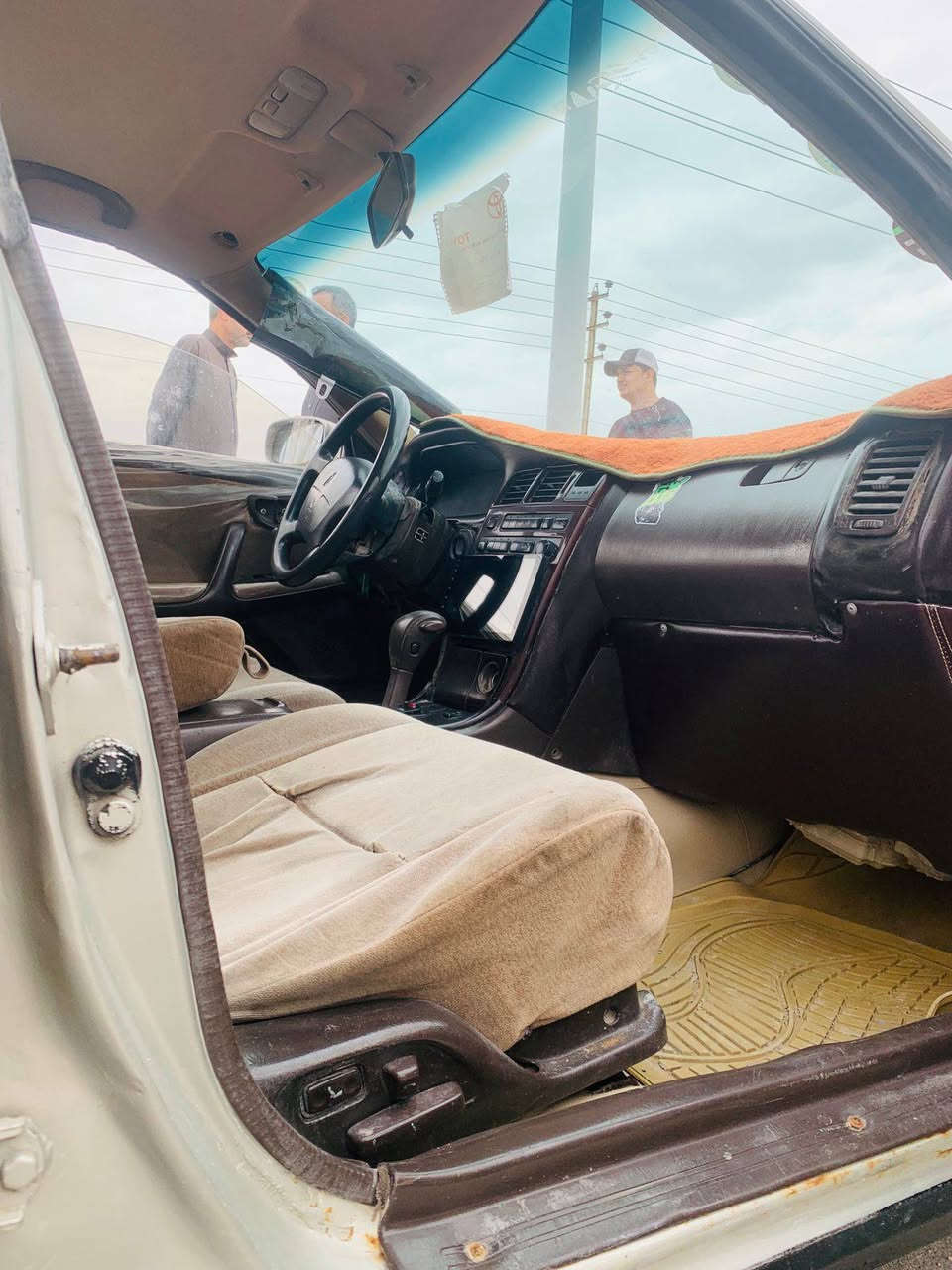 السلام عليكم ماركتوا للبيع سياره كفاله قص ونغل والشرعي يمي بالبصره تخم تاير جير مكينهد مصبوغه جماليه بس حلواني بالبصره السعر /$55/ وبيها مجال رقم التليفون***********
