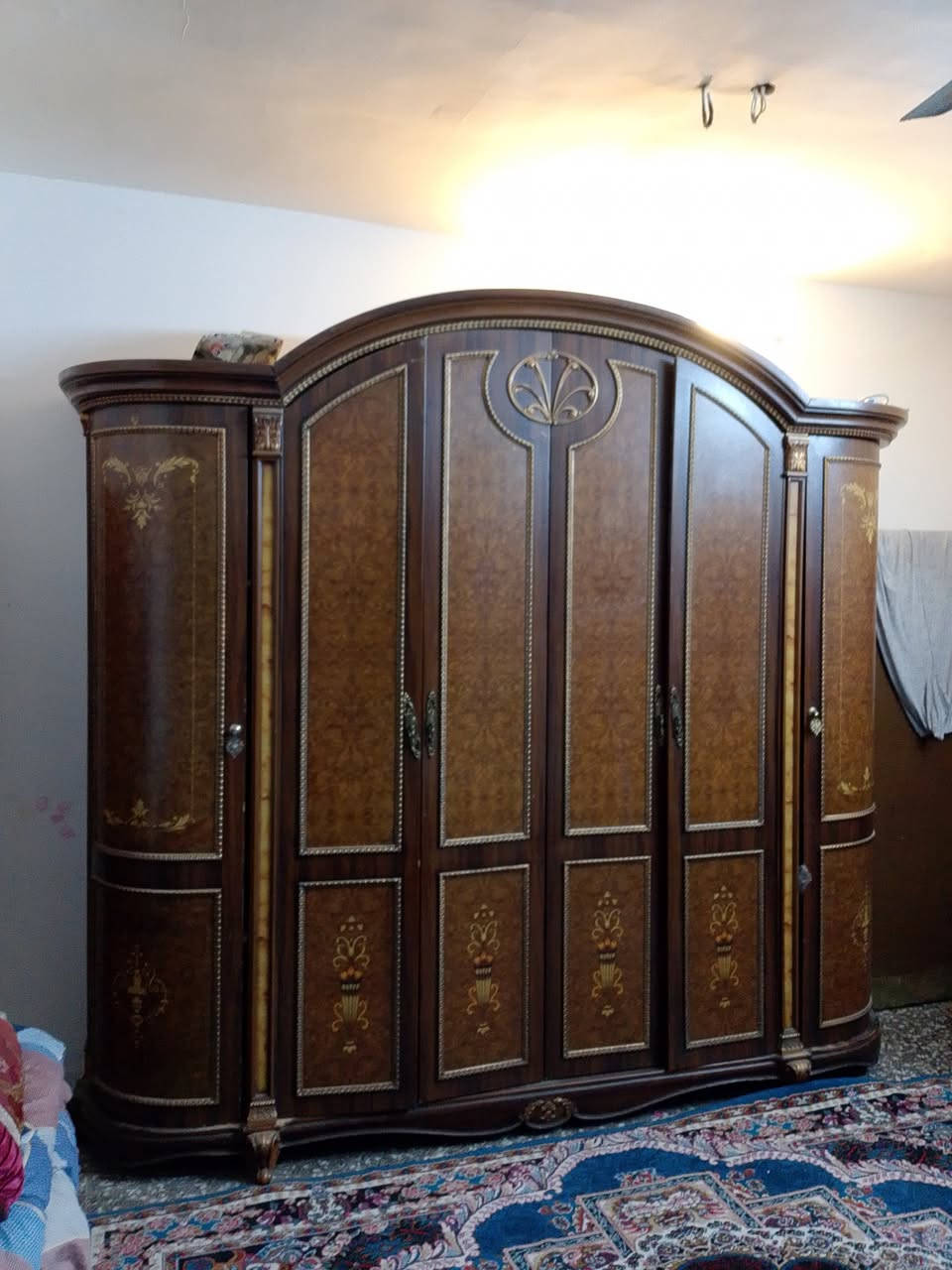 سلام السلام عليكم غرفه للبيع مصريه اصليه السعر 800,000 دينار عراقي وبيها مجال التواصلى9قطع  اصلي مصريه الطبقه الثقيله 850مع الشد ***********
