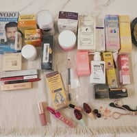 مستحضرات تجميل • مكياج