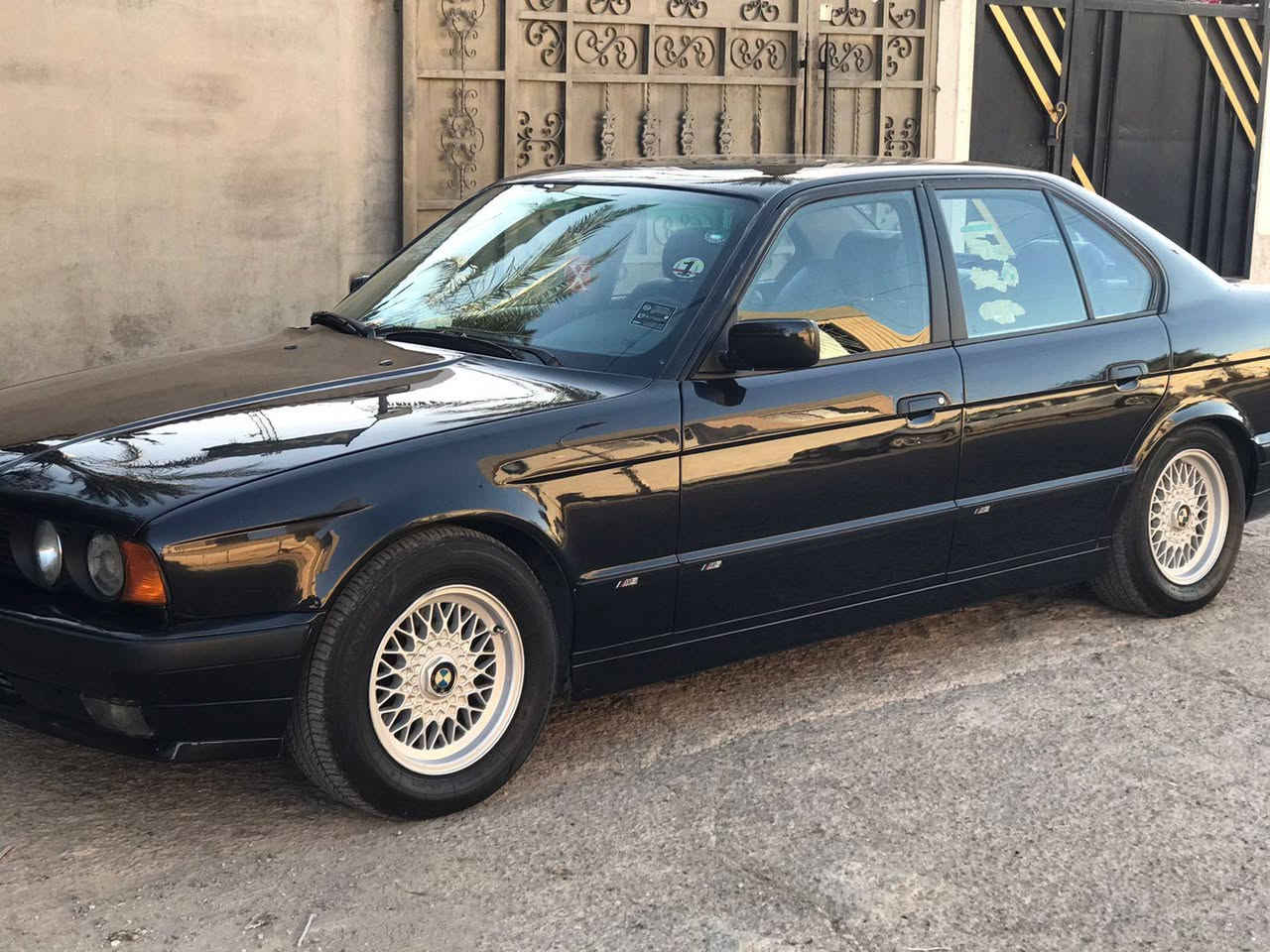 سلام عليكم من رخصت لادمنيه بي ام موديل 92 فوووول ما عده سقف سلايت داخل جديد كير محرك جديد حداديه 88 بل ميه تايرات تخم جديد كهربائيات من لدعاميه لدعاميه اي نقص ما بيها كلها شغاله شرط التحويل لسياره ما تصرف عليها دينار لسعر 73 وبي مجال ‏‪***********‬‏ مكاني كركوك
