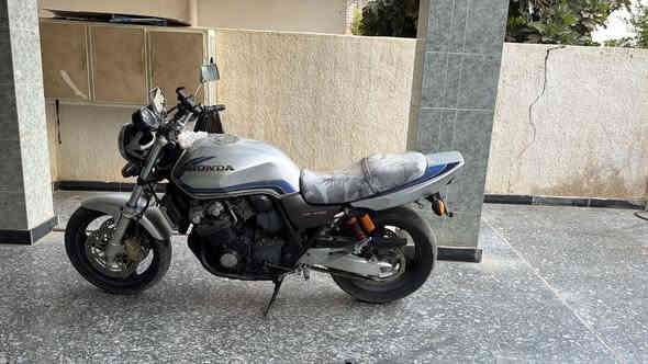 سلام عليكم دراجه CB400  للبيع بلادي مامفتوح السعر 18$ مكاني سامراء ***********
