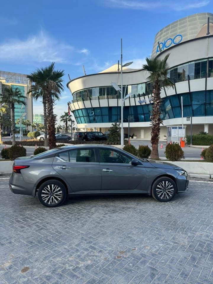 للبيع ومراوس نيسان التيما موديل 2024 
وارد امريكي بيهة بونيد جاملغ صبغ 
السيارة كلش جديد مكفول من الشخوط 
رقم شاصي داخل الصور 
كاتي تترقم شمالي السعر 130ورقة ومجال
الاستفسار اكثر *********** واتساب 
عنوان السيارة اربيل أربيل, العراق
