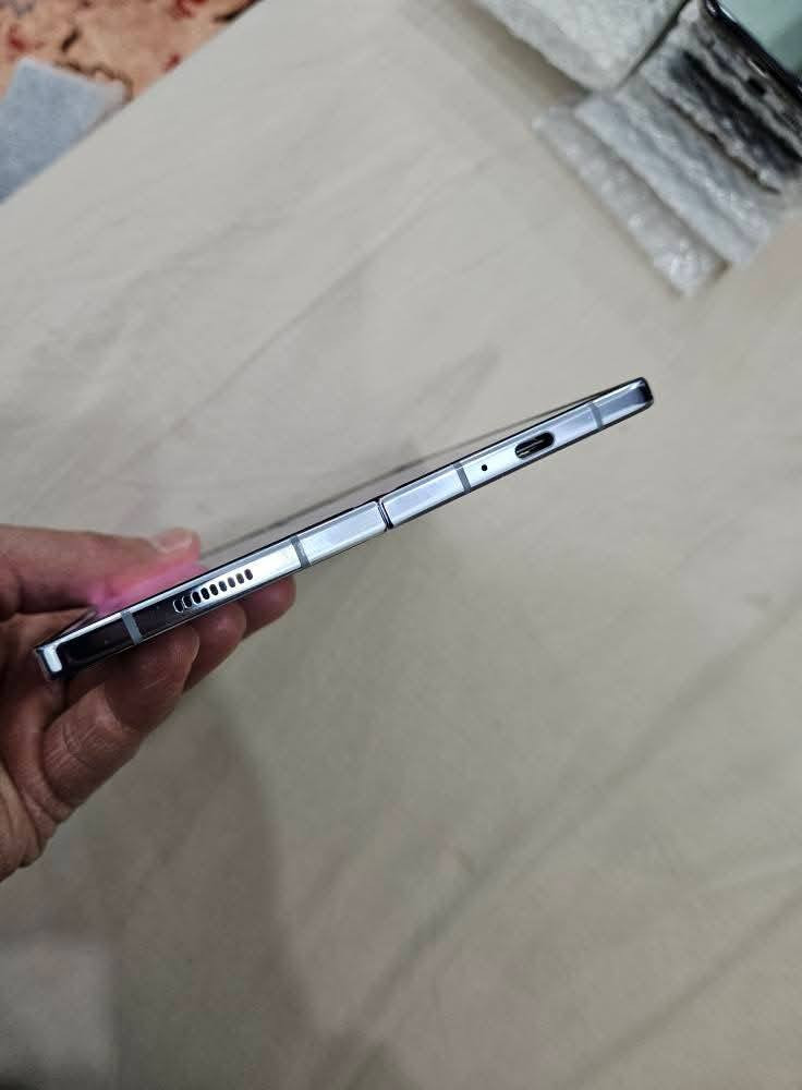 للبيع هاتف سامسونك زت فولد ٥ نضافه ١٠٠شرق اوسط خطين لاتصال ***********
