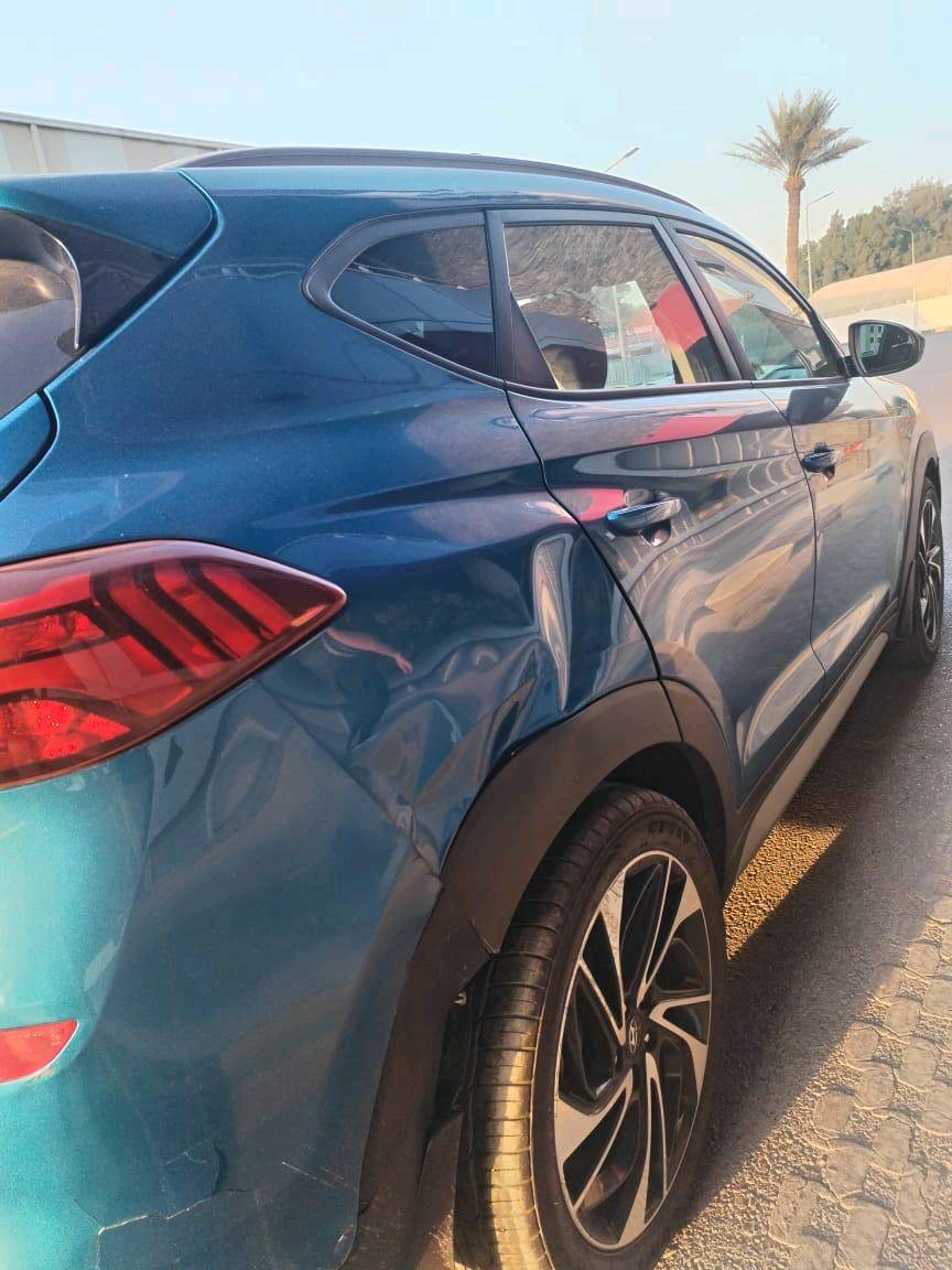 توسان 
موديل ١٩
رقم بغداد 
ماشيه ٩٠ الف ميل
المواصفات 
شاشه / كار بلي 
كامره +حساسات 
حجم المكينه:2400
اربعه سلندر 
تحكمات ستيرن 
هاندبريك كهرباء 
رقم:***********
المكان بغداد 