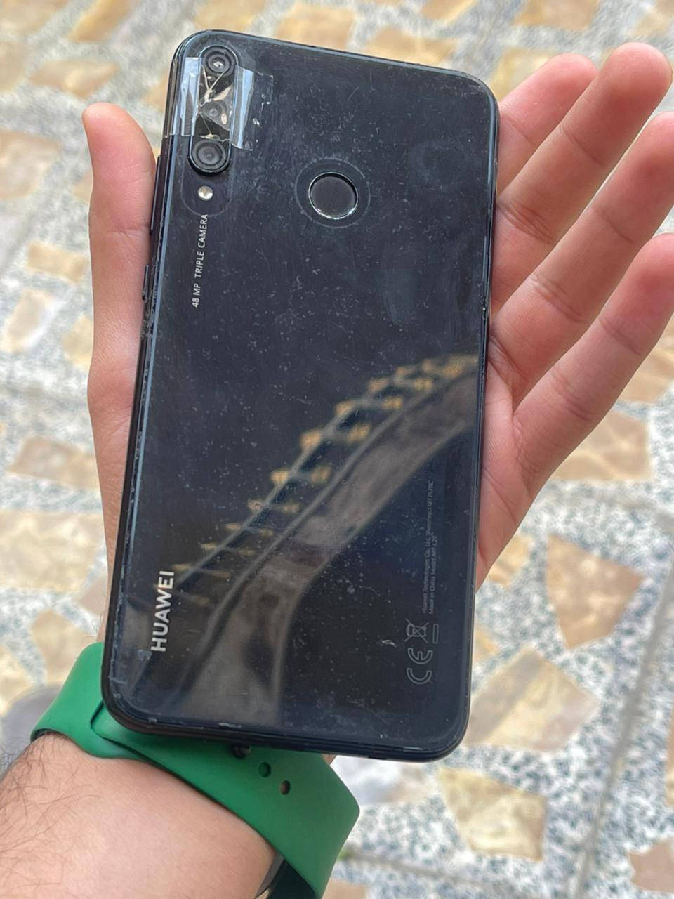 هواوي y7p ذاكره 64 اخو نضيف مبدل فقط شاشه بس لاصليه وكاله مالته واخذه لاي مكان وجامه مال كامره خلفيه أيضن مكسوره يبدلونه ب١٠الف عند أي ابو تليفون وياه كارتونته أيضن سعره بض١٠٠وبي مجال قليل***********
