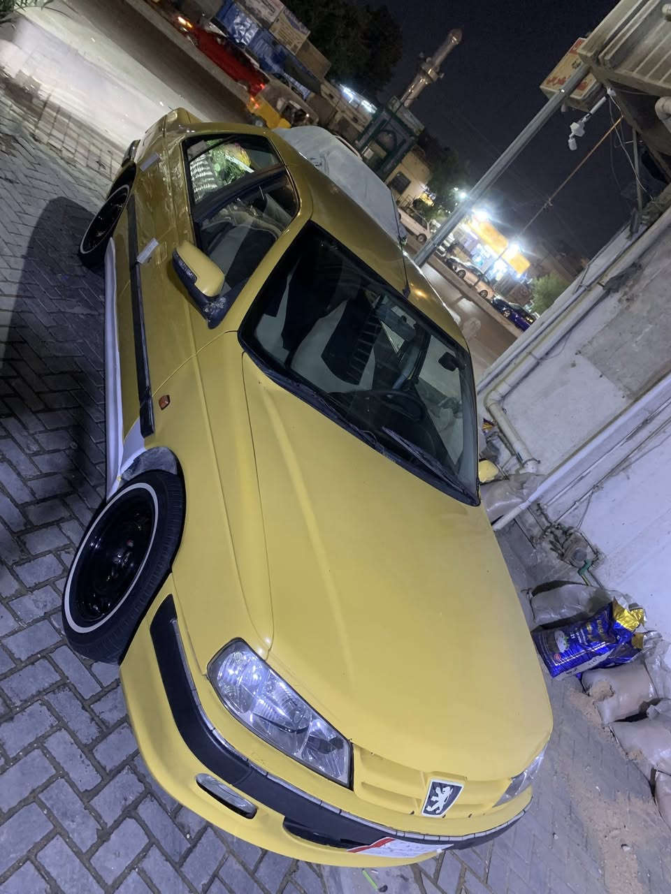 السلام عليكم سياره بيجو بارص 15  السياره حلوة وكلشي بدلت بيه حديد بسمي رقم نكليزي تبريد ويه سويج السياره خير من الله بس سار بيه صوت بلمحرك ماعرف شنو بس تمشي مابيه شي سالت كلمن يحجي شكل اريد ابيعه على وضعه مكاني مدينه الصدر الأولى ***********
