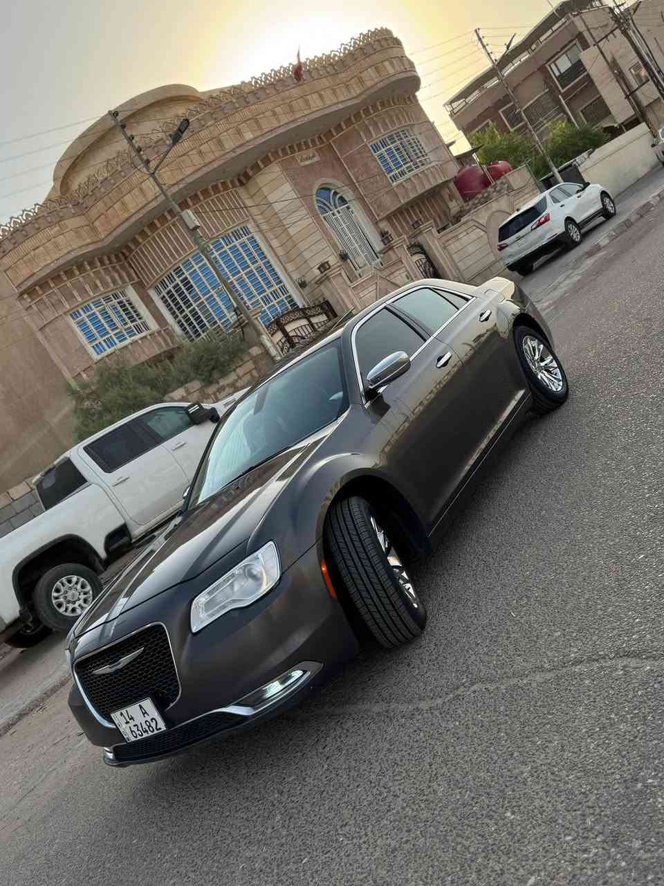 السيارة رقم بصرة 
اصل 19 معلاية 23 
مواصفات c300 تبريد وتدفئه كشنات تحكم كلها كهربائي شاشه كار بلي بانوراما منضومة لاية زينون ويل مكسيكي تخم تاير جديد ياباني برده خلفيه فوووووول السياره عدا الرادار *********** السعر 200 وبيهه مجال
