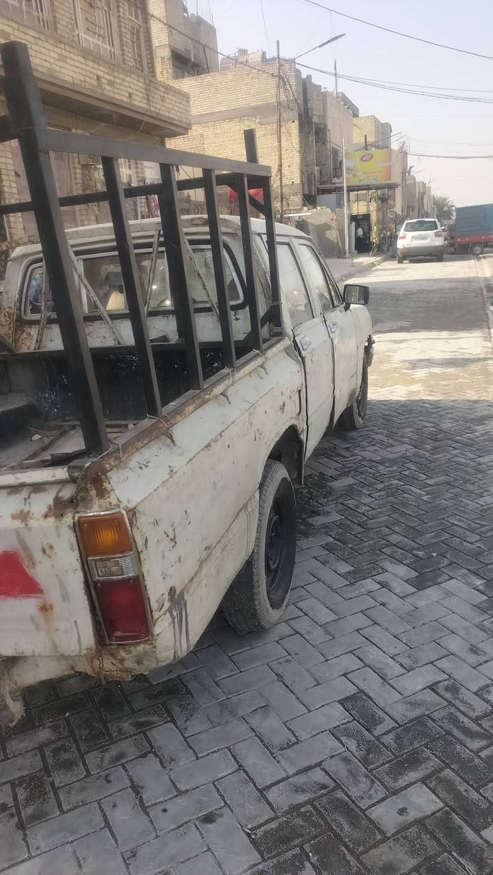 سلام عليكم بيكم تيوتة مديل 83 رقم ديالى اتصال *********** سيارة 17وبيهة مجال
