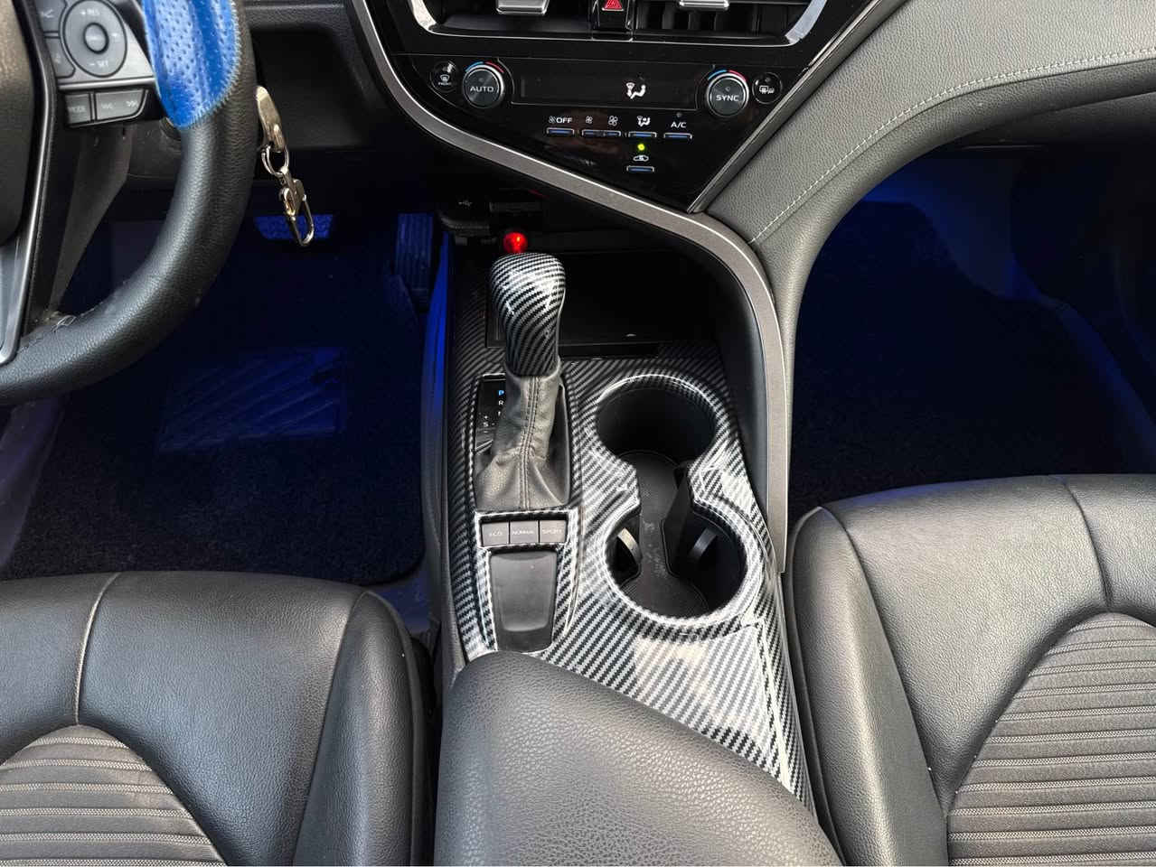 كامري موديل 2022 SE
حادث خفيف فقط جاملغ خلفي عكس السائق ايرباكات كله سليم ما طاك 
مواصفات رادار امامي و جانبي تحديد المسار و عدم خروج من الخطوط الشارع شاشه كبيره و كاربلي مع أناره محيطيه 
كير شفت على ستيرن وضعيات قياده ايكو نورمل سبورت 
تبريد لمس و تو زوون 
كشنات جلد و كهربائي 
للاتصال  *********** كركوك, العراق
