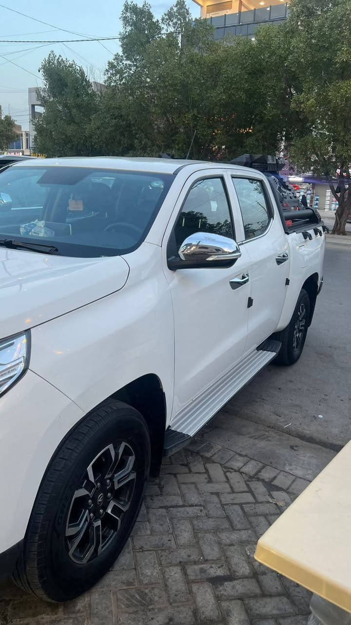 السلام عليكم 
للبيع شانجان هنتر بيك اب 
موديل 2024
رقم أربيل
كفالة عامه على وضع الشركة كير محرك تبريد وكشر فقط شخط 
ماشيه 61 الف 
داخل الضمان الخاص بالشركة
محرك مسيوبيشي 4 سلندر

مواصفات
بصمة
فور ويل 4*4
كير اوتوماتيك+عادي 
تحكم ستيرين جهتين
شاشة وسطيه مركزية
كيچات ديجتال
نظام oto start
نظام eco
نظام sport
ايرباگات عدد6
ايرباگات كشنات
سمعات بالتكم
رادار امامي خلفي
حساسات خلفية
كشنات كهرباء أسود
تحكم شفط المري
لايت زنون
كامره مري
بصمات الابواب عدد2
ويل كروم حجم 18
لد امامي وخلفي
دفع امامي وخلفي
كراسي ثنين كهرباء 
وبيها بعد هواي مواصفات
اضافات شخصيه سلايت بدي كلفني مليونين

السعر :، 30،000 مليون 
للاتصال 
***********
