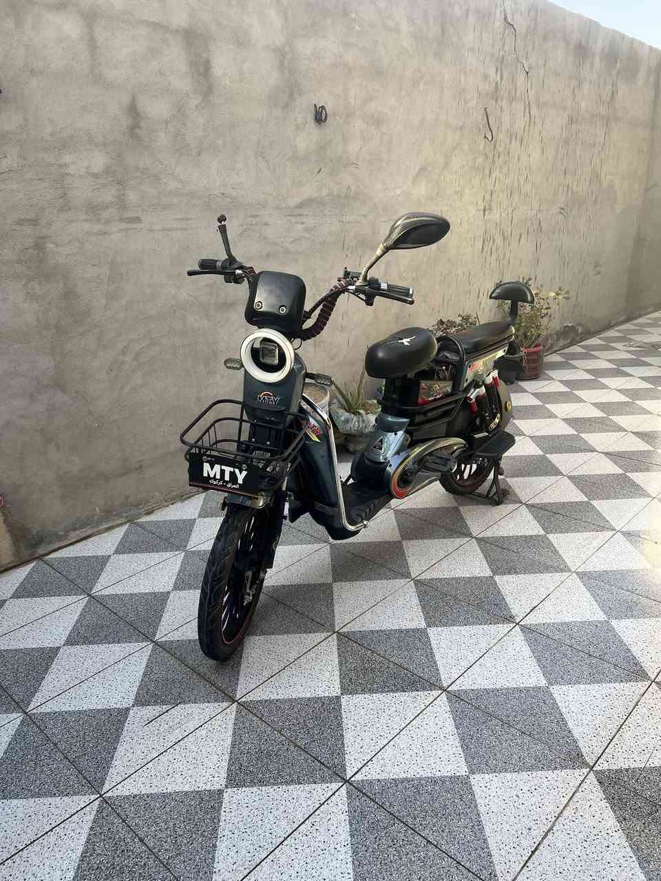 دراجة للبيع 5بطارية اربع نمر مكاني تقاطع القدس السعر ٢٥٠بيها مجال رقمي ***********
