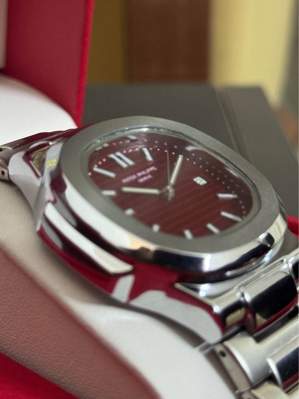 ساعة باتيك فليب ماستر كوالتي عالي جداً 
وزن ثقيل ومختم بكل مكان 
ضمان سنه كامله على المكينه والبطاريه 
سير تيتانيوم 
مينا مضيء في الظلام 
تجيك مع علبة البراند وكارت الضمان 
ساعة فخمة بكل معاني الكلمات وهي والاصليه ماكو اي فرق 
سعر 75 الف 
توصيل جميع محافظات العراق 5 الاف بغداد, العراق


**إذا كنت صاحب هذا الإعلان وتريد حذفه لأي سبب، رجاءا أرسل رسالة إلى الدعم الفني**