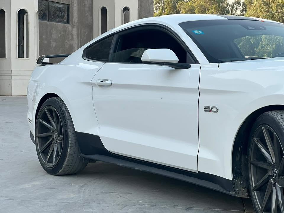 فورد موستنك GT 5.0 2022
ماشية 12500ml
كير 10 نمر
شفتات ستيرن
نظام الخروج عن المسار
تحكمات ستيرن 
3 وضعيات ستيرن
كزوز شيلبي
عليها بطالة ريسنك
حساسات خلفية 
كامرة خلفية
دعامية امامية شيلبي
دفيوزر وسبويلر شليبي
عليها ويل Multi-Spoke سعرة 700$
تايرات نوع  Michelin Pilot Sport 
وبعد بيها هواي سوالف
السعر 200 وبيها مجال
رقم  ***********
