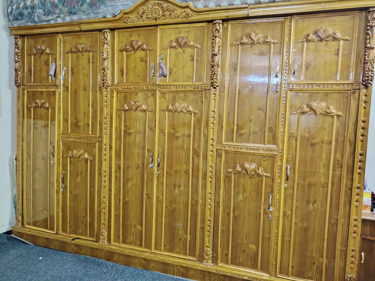 سلام عليكم غرفه جديده  ممستعمله هواي مع جرابي نفرين للبيع ***********
