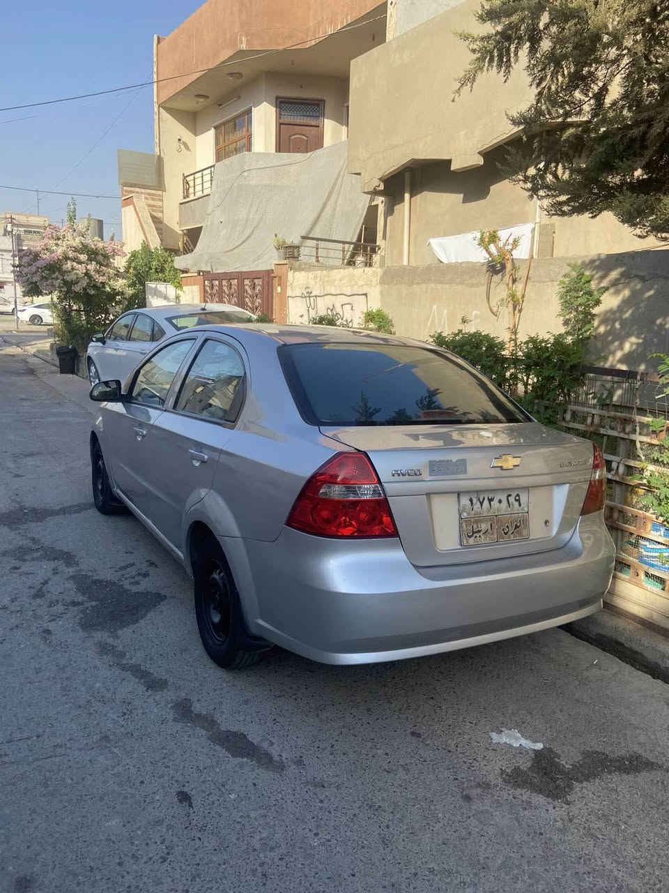 ئەڤیۆ ٢٠٠٩ گێر عادی مەکینە گەورەی ناو زەرد گێرو مەکینە تەقە و رەقە بەشەرت تەبرید لەگەڵ سلوف تحویل غرامە بەشەرت سەیارەکە جایزە چوار تایە و دوو لایتی تایەی لە ژێرە سەیارەکە حیزام نیە بە حیزام ئەیفرۆشم جەمپێکی خەفیفی پێشی هەیە لای سەکن  سەیارەکە لە هەولێرە بۆ پەیوەندی کردن رقم *********** ڤایبەر واتس ئاپ سحریشم داناوە مەجالیکی کەمی تێدایە أربيل, العراق
