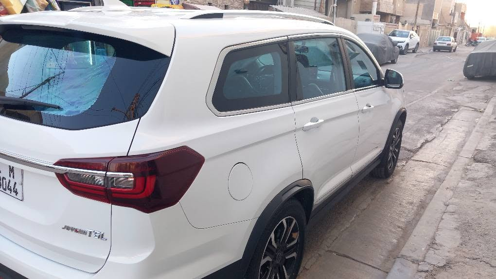 سلام عليكم للبيع دونك فنك t5l سبعة راكب رقم بغداد انكليزي باسمي موديل ٢٠٢٢ ماشيه ٥٥ الف كيلو محرك ١٥٠٠ تيربو وكير ٦نمر فول مواصفات عدى الفتحة ضمان شركه ليث العبيدي سياره بلاديه على وضع الشركه تخم تاير جديد بدون ضربه او صبغ عدى طخه جدا بسيطه اسفل الباب الخلفي السعر ١١٨ ورقه وبيها مجال بسيط ***********)(*********** ابو احمد بغداد حي الإعلام بغداد, العراق
