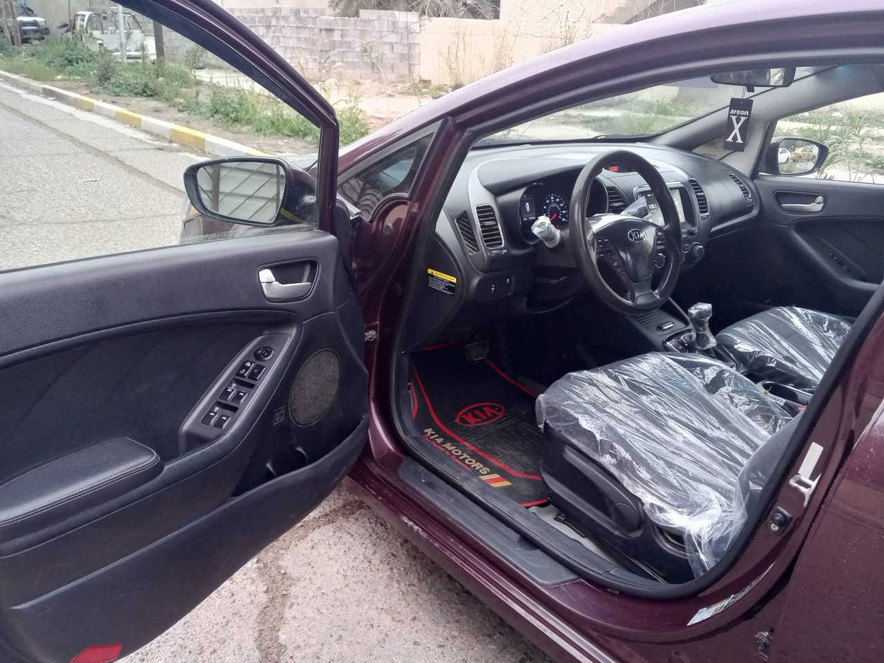 سلام عليكم فورتي للبيع 2018 ماشيه 107 باسمي  هزه جديده سنويه لل 31 صدر امامي وخلفي جديد تخم تاير جديد شاشه وتحكم استيرن مكينه 2000 تبريد وتدفئه الكهربائيات كلهن شغاله السياره احلى من الصور.  العنوان ،بغداد شهداء البياع  رقم الهاتف. *********** السعر 116 وبلعافيه عل ياخذهه
