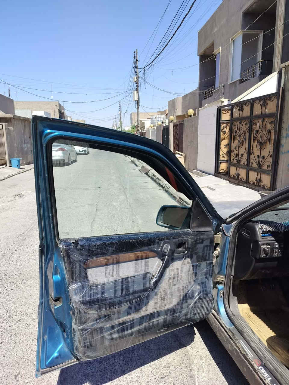 بەناوی خودا
ئۆپل ڤیترا مۆدێل ١٩٩٢
مەکینە سەنی بەس مەکینەی تەواو نییە
سەیارەکە بێ لێدران بێ سبوخ
سەنەوی بەسەر چووە
برانەوە بە ناو کردن بە شەرت
٣٤٠ هەزار خرامەی لەسەرە
مۆبایل. ***********
