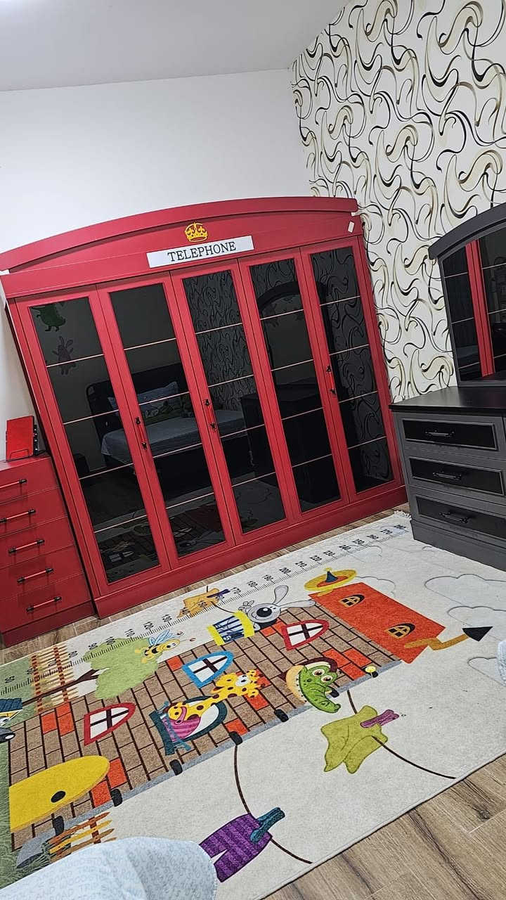 بيت للبيع في مدينه الاندلس السكنيه 

بيت طابو ملك صرف
المساحة ٢٧٠ متر
كراج يتسع سيارتين مع حديقة كبيرة ومخزن خارجي ع شكل كوخ
تاسيس الماء البوري ابو ٣ ارباع كل التاسيسات الدفن ماركة كروهي
الصحيات ماركة فيترا
السيراميك الطابقين اسباني 
الصبغ الداخلي والخارجي ماركة جوتن
الابواب الداخلية من شركة تروي التركية فرع بغداد
الابواب الخارجية والبلكونات من شركة ابو الخير

خارطة البيت
الطابق الارضي استقبال كبيرة 4*7
هول 
مطبخ
غرفتين نوم قياس 4*5
حمامات 2
منور داخلي

الطابق الثاني
٣ غرف نوم
قياس 
4*6 مع بلكونة
4*5
4*4
وصالة كبيرة
وحمام
ومخزن كبير قياس 4*5
الطابق الثالث سطح
البيت نظافتة ١٠٠% من كل النواحي الصبغ الحمامات المطبخ
يعني جاهز للسكن
للاستفسار ***********
