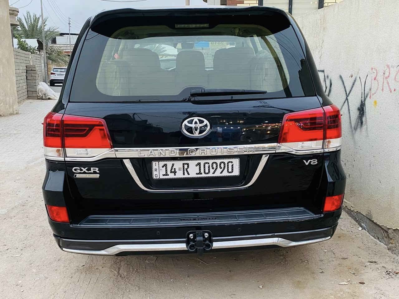 لاند كروز 2016فول 8سلندر ماشيه 110 سياره جديده ما متعوبه بيه جاملغ تبديل ولبنيد بس صبغ بدون اي شي لا شاصي لا ولغد 
شاشه 
فتحه 
كشنات جلد 
اربع كامرات
تخم تاير مواصفات الاند كروز المعروفه 8ارباك اصل مو شد
زنون عالي ناصي 
حساسات خلفيه 
رقم مميز مكانه بصره قضاء المدينه ***********
السعر 386وبيه مجال
