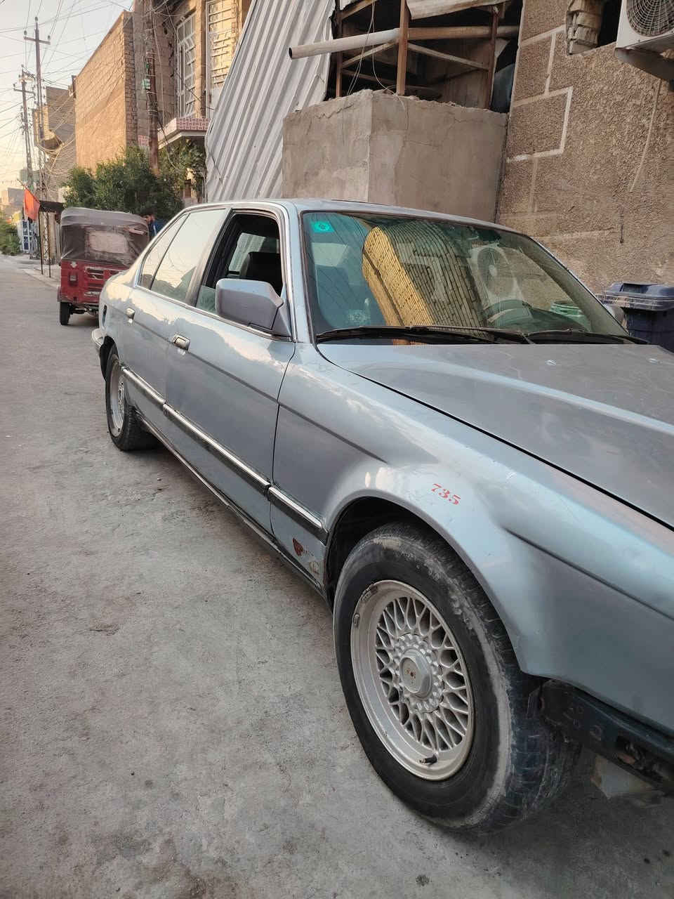 السلام عليكم 
 بي ام دبليو 735 اصل بليته وسنويه  رقم صلاح دين مكاني بغداد السعر 25 بيهه مجال  
ملاحظه نقص بس دعاميه ويده باب سايق تحويل  مباشر ولمايحول مابيع الاستفسار ***********
