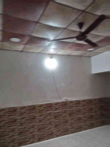 بيت الإيجار مساحه 100 متر طولني السعر 175 نهايه العسكري منطقه 65 قرب حداده الاصدقاء  التوصل علي رقم ***********
