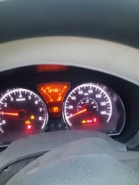 اخوان نيسان فيرسا للبيع موديل 13 امريكيه ضربه بنيد وجملغ امامي وبارد ج...