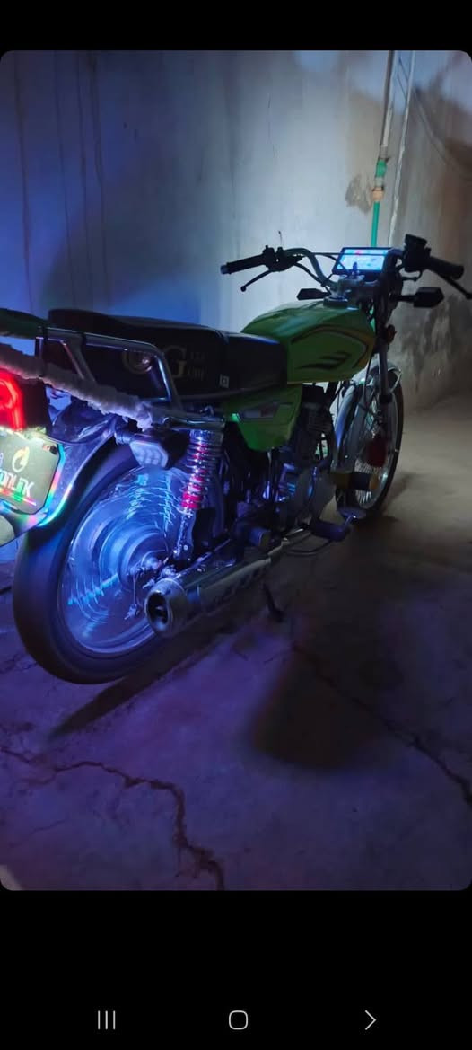 سلام عليكم تايكر 25 مال جناي لون مميز دراجه 3 تبديله دهن وكلها شغاله سعر 775 وبيها مجال شي قليل او مراوس بسيفان  موديل 25 رقم هاتف ***********
