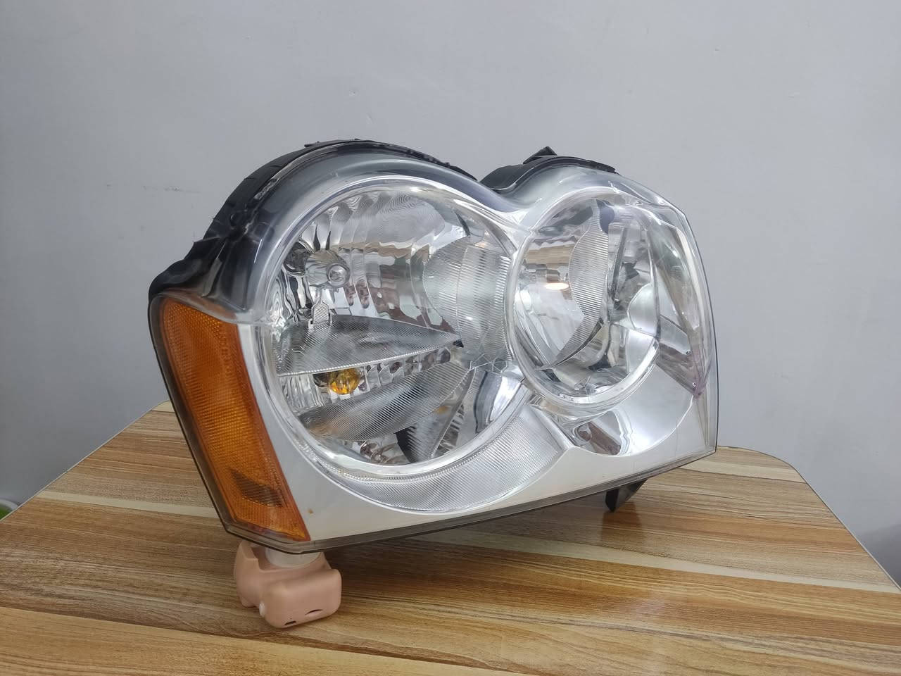 السلام عليكم ورحمه الله وبركاته
مازدة لاريدو تك واحد جهة عكس السايق 
تفصيخ اصلي السعر 60 ألف الاتصال على الرقم *********** بي واتساب
