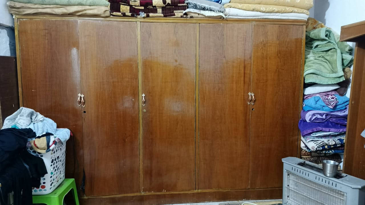 غرفه صاج تسكام خمس بيبان مابيها اي نقص السعر 700وبيه مجال الاتصال***********
