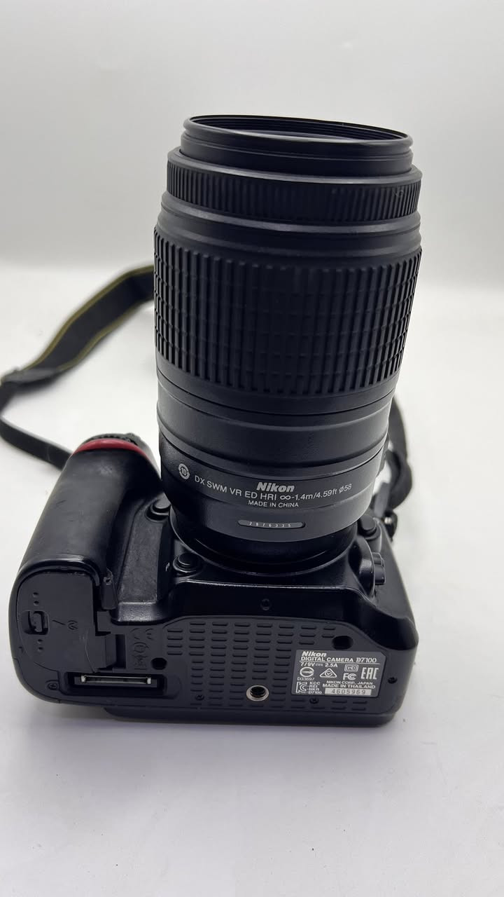 السلام عليكم كامره نيكون 7100 للبيع 
شترها ١٧k 
ملحقات جنطه شاحنه بطارية هود
 السعر 400 الف قفل  
 مكاني ناصريه سوق الشيوخ ***********
