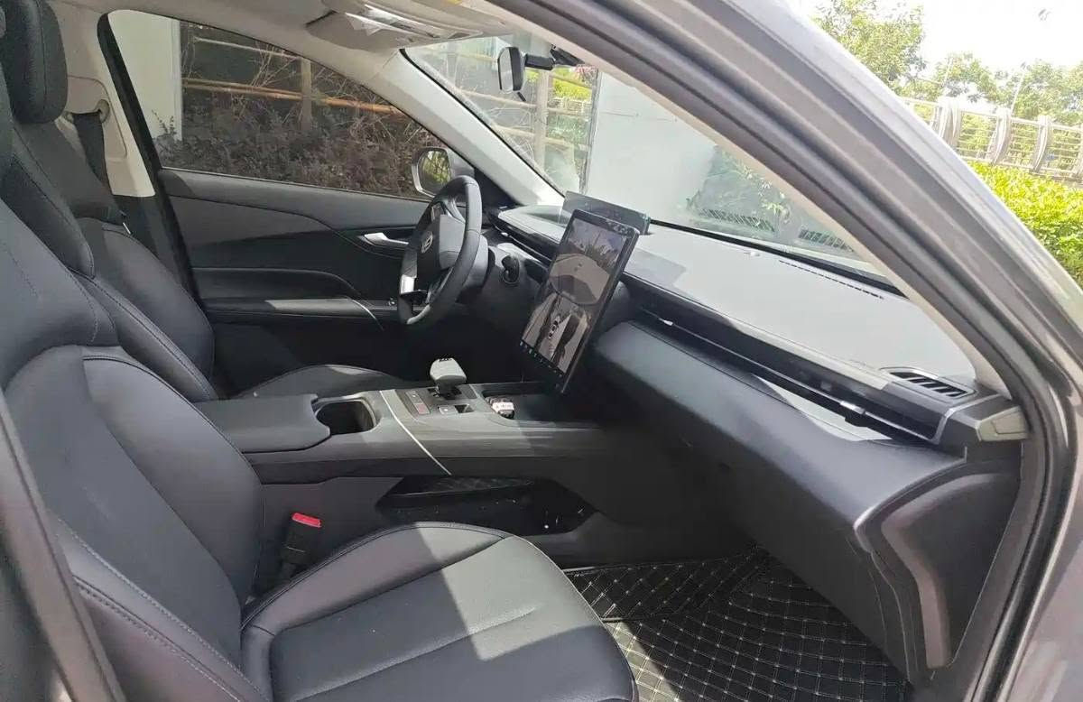 🚗Yidong 2024  1.5 GDI automatique
Couleur : gris
Kilométrage : 19 000 km
Date d'inscription : mars 2024 
État : peinture d'origine
Vente en gros uniquement
Documents en règle
État du véhicule transparent
Vous hésitez encore ?


**إذا كنت صاحب هذا الإعلان وتريد حذفه لأي سبب، رجاءا أرسل رسالة إلى الدعم الفني**