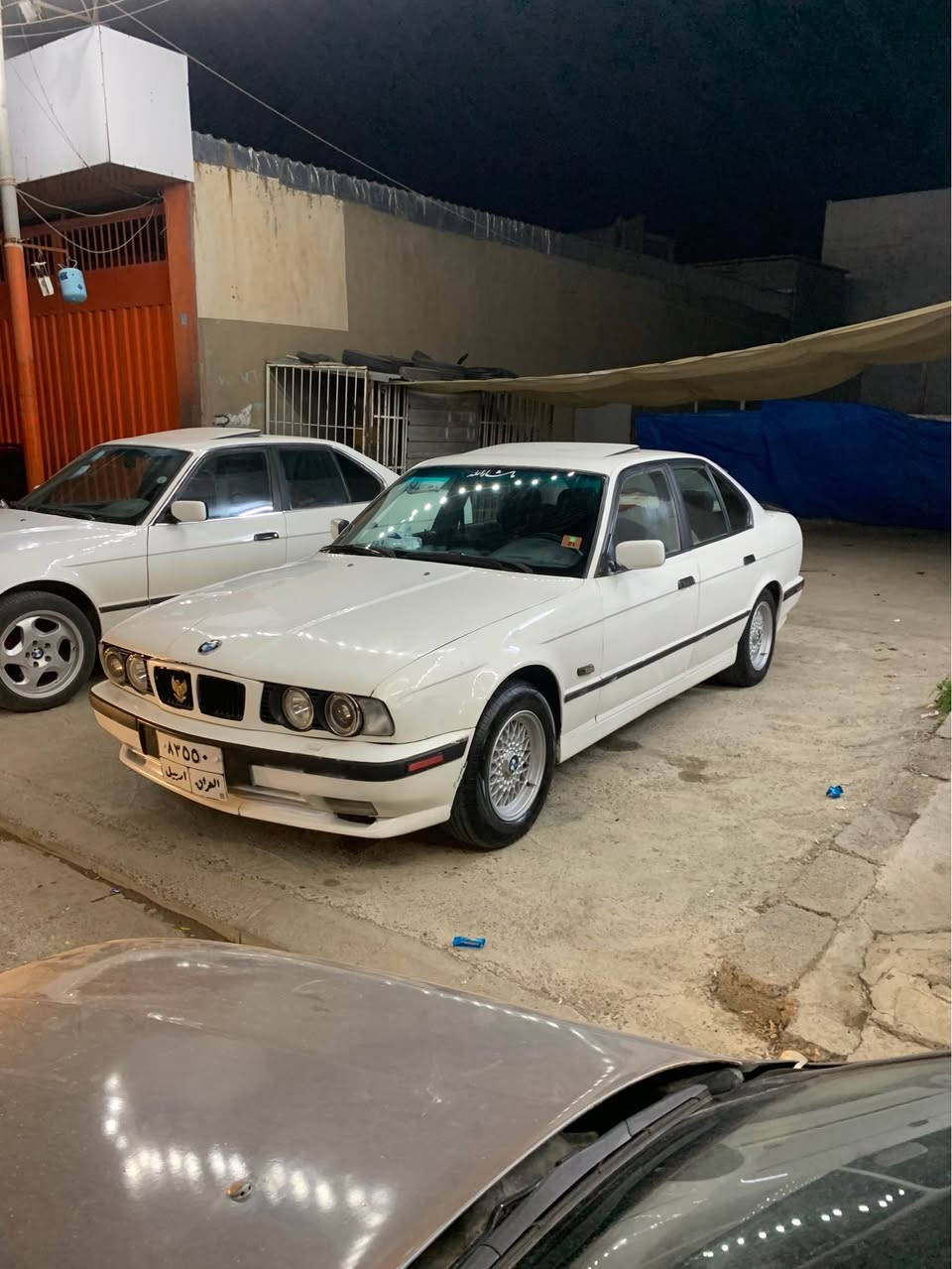 بیئیم مۆدیل ١٩٩٠مکینە ٥٢٥کەپس گیرو مکینە بەشەرت بی لیدرانە پیشو پشتی کەپسە سی پارجە سبوخە بی ناو گرتن  مواسەفات فول فولە بە گیر حادیە کارەبای وەرگەران برانەوە بەشەرتە رقم هەولیرە بس اولیات سحری ٣٣وەرەقەو مجال رقم تلەفۆن *********** أربيل, العراق
