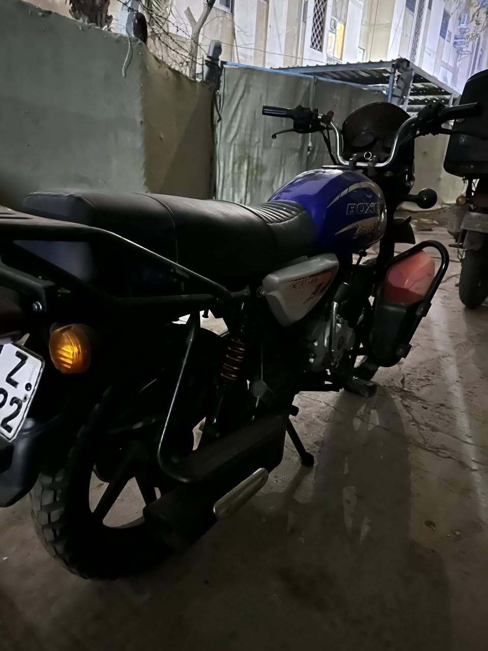 السلام عليكم بوكسر للبيع موديل 22 كفاله عامه الدراجه بس بيه تانكي تجاري وصفاحيات الدراجه خير من الله ماشيه48 الف رقم انكليزي بغداد تحويل ع الشرط السعر مليون و 800 واني خادم الكم اتساهل وي الشراي مكاني بغداد السيديه 
***********
