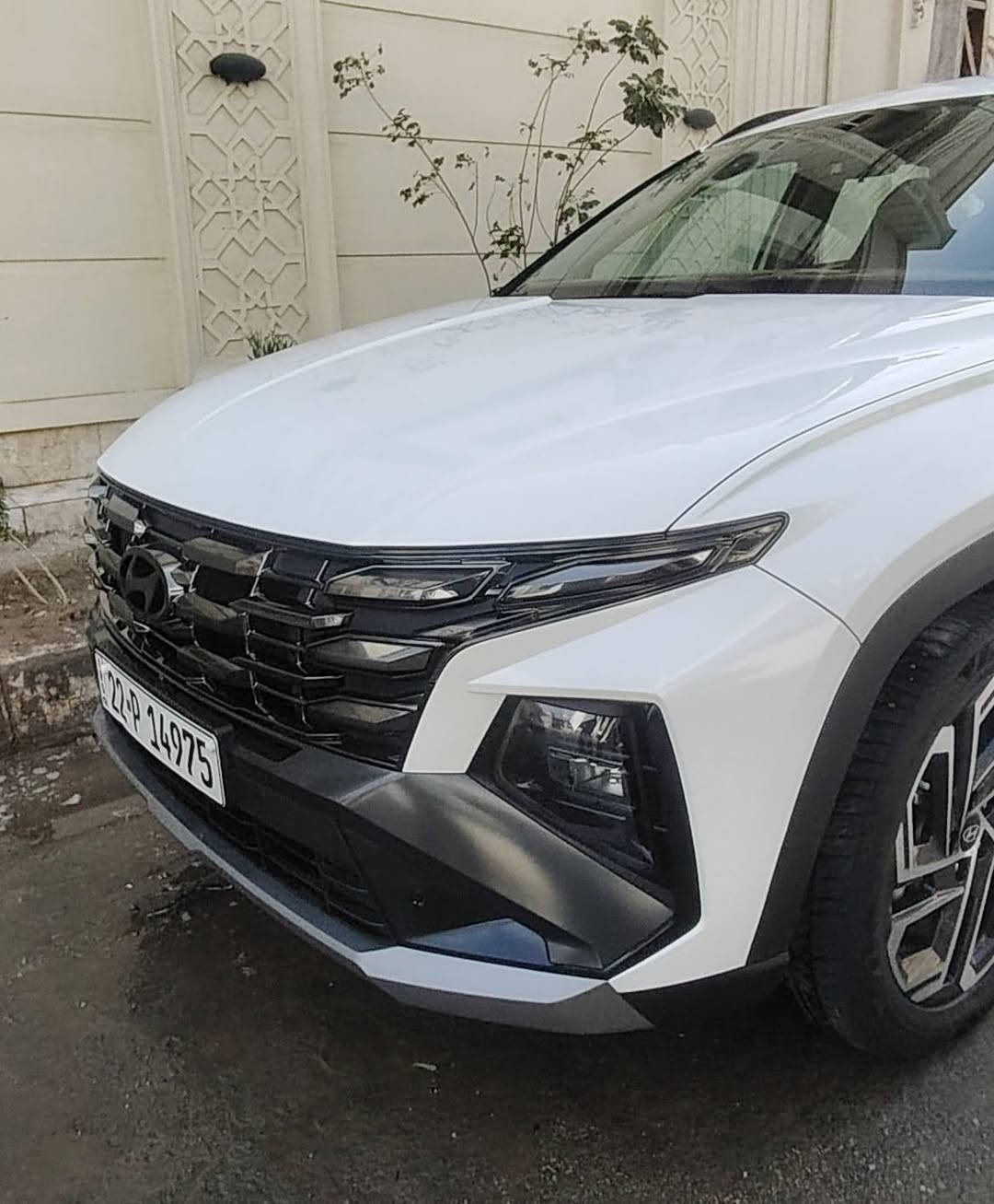 سلام عليكم توسان 2025 خليجي فول مواصفات عدا الفتحة ماشية ١٨ الف اربيل مكفولة من كل شيء على وضع الشركة سعرها ٢٢٨ ورقة موجودة في كربلاء ***********
