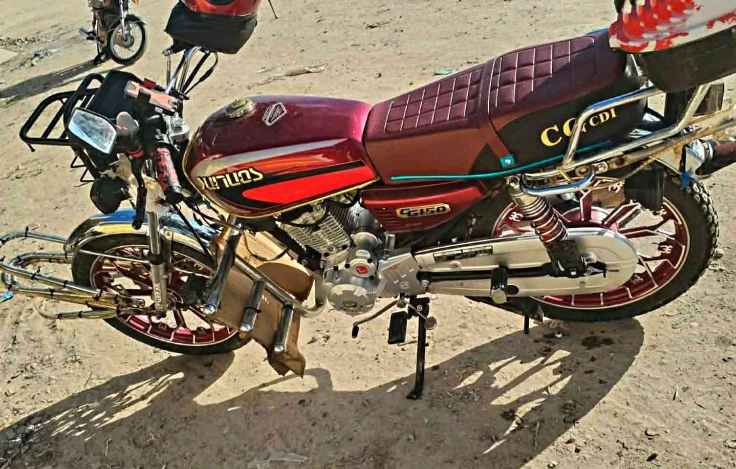 السلام عليكم يوجد موطور
سولنك موديل 24

محرك 200
وزن ثقل 
كلچ دهن بلادي بريك دهن 
وضع ابلادي كله
كهربائيّات كله شغاله 
سعر 700وبي مجال 
المكان قرية حوض 6 

للاتصال ***********
