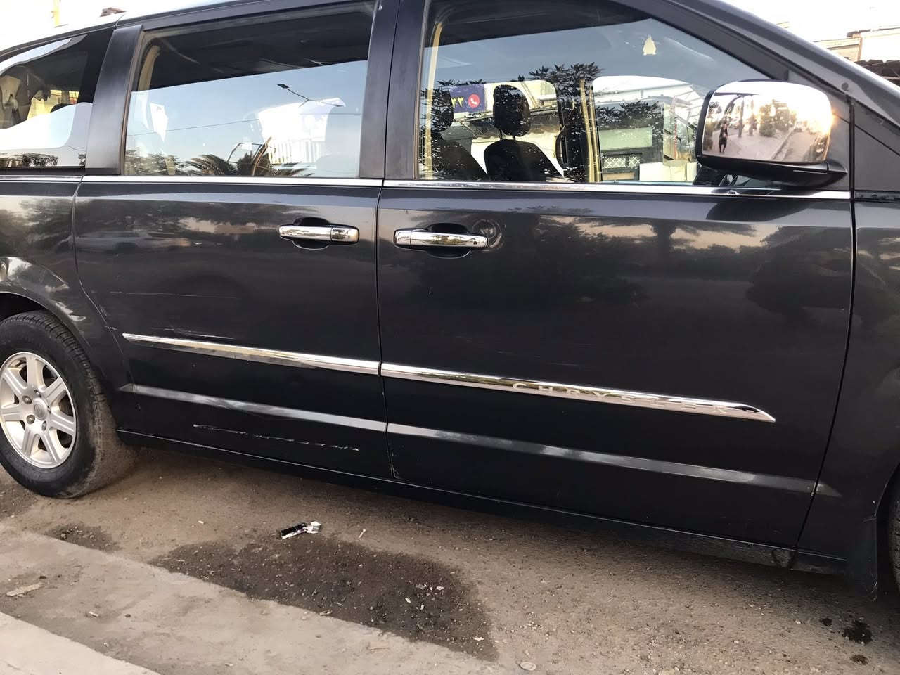 السلام عليكم اخواني
كرايسلر تاون اند كانتري موديل ٢٠١٢ كندي لون فيلي غامق رقم  سليمانية بأسمي تريد  تحويل مباشر مني او وكاله اني حاضر فول مواصفات فتحه سقف حساسات كاميرا هيتر مري ثلاث قطع تبريد شاشه او بيانو شغال ١٠٠٪؜ على ايدي ثلاث شاشات بيبان كهرباء صندوق كهرباء سكليتر كهرباء كرسي السائق كهرباء كراسي سياحي بلع حادثها جاملغ ايمن وبنيد بدون دواخل شرط الفحص حادثها هنا موضح بالصور ٦ جام كهرباء سبيرها الاصلي وياها نفسه وواحد ثاني احتياط تخم تايرات المحرك البلادي مالتها لا مفتوح ولا مبدل على نفس رقم الشاصي والكير خير من الله تخم اذاين جدد صدر ٩٥٪؜ سويج اضافي وياها البلادي السعر ١٣٣ وبيها مجال ان شاء الله مكاني بغداد الكرخ للاستفسار *********** او على الواتساب 
اسف على الاطاله
