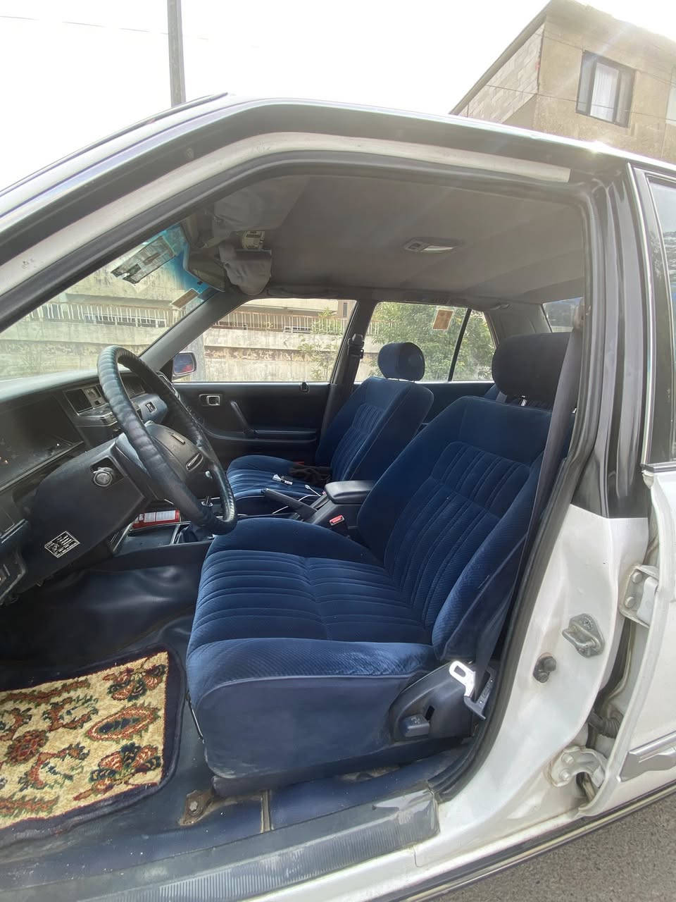 سيدان ٩٠ ماشيه ١١٧ حقيقي 
 كير عادي 

من تاريخ موديلهه على أيد وحده 

دعامياتهه ممصبوغه 
تراي زيرو
صدر عام وتخم تاير 

كله بيهه بلادي عدى  شبرين بارد وشخط مصبوغ 

السعر ٩٥ 

زيونه 
  
***********
