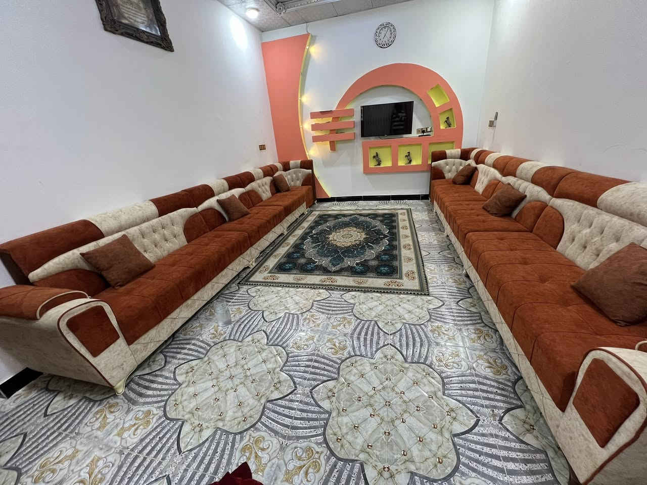 السلام عليكم ديوان 12متر شغل أربيل السعر850. البرده سعرها 30
القرنه  شارع العلم مزرعه 
***********
