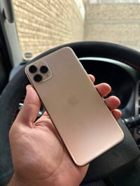 ايفون 11 برو ماكس ذاكره 256  بطاريه بلاديه ٧٨  مبدل فقط شاشه اصلية ٣ خ...