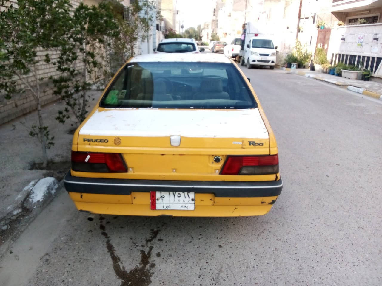 السلام عليكم بيجو للبيع موديل 2009 سياره نظيفه جير ومكينه مقفولات كهربائيات شغاله 
عنوان بغداد الشعب سعر 18 وبيها مجال 
رقم الخط ***********
