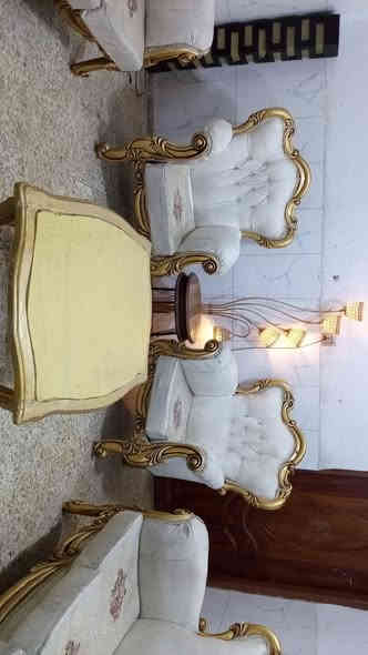 تخم زان تكمه نظيف 8مقاعد مع طبله وسطيه ب240الف وبي مجال المكان الوشاش ***********يوجد توصيل بكروة يوجد واتس اب
