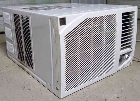 ⚜️ مكيف الحافظ  2 طن

⚜️ بطل سخدام شهرين فقط 

⚜️  غاز شركه ما دخل صيانه تدفئه تبريد

⚜️ كلش نضيف المكان حصوه حي عداي

⚜️ للاسفسار الاتصال ***********
