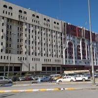شقة للأيجار .. قرب مدينة الطب وشارع الرشيد   مجمع الخلفاء السكني عمارة...