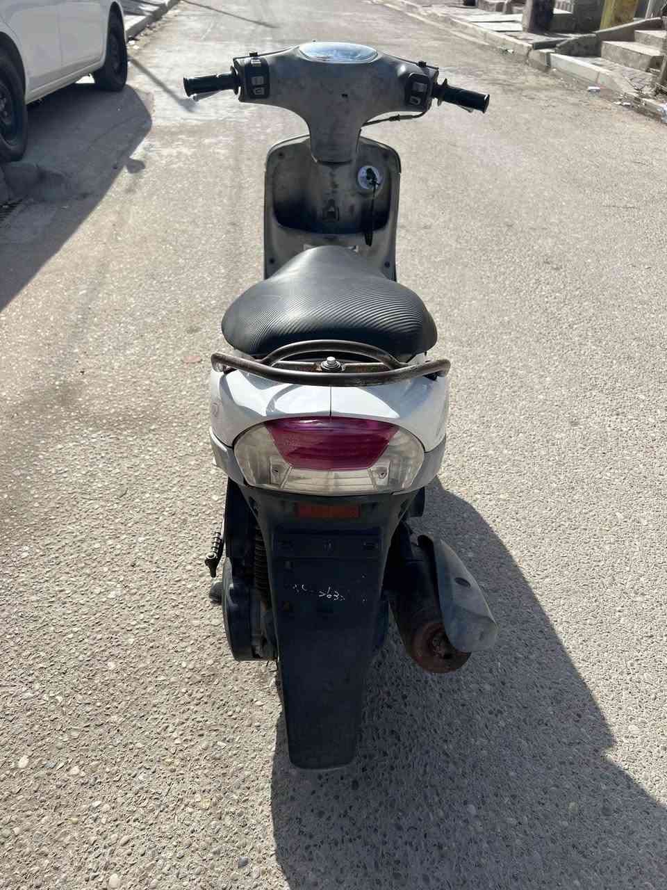 ماكس قجمه ما مفتوحة بلاديه ٤٩ 
ختم واحد وي المكينه
كلشي شغال سلف هندر هورن لايت عداد السرعة شغال حساسات شغالات
جيب فيتر وتعال افحص
مكان بصره الحيانيه السعر 750 وبيه مجال
رقم *********** وتساب
