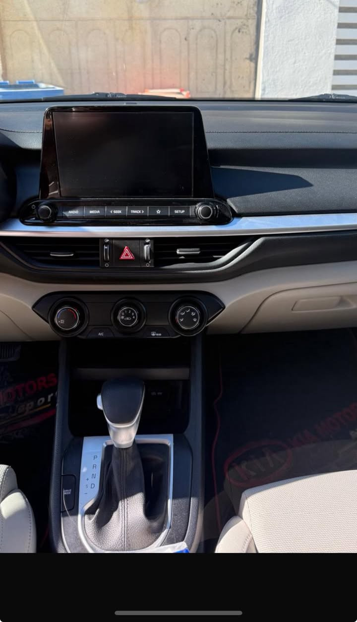 سلام عليكم للبيع سيراتو 2024 فول مواصفات اعلى فئه مكينه 2000 سلايت شاشه بلاد واريل نفكيشن حساسات كفاله عامه من كلشي   رقم اربيل باسم شركه  الراوي تريد وكاله او تحويل ماشيه 23 مكانه بغداد العامريه سعر  192 وبيه مجال حك الجيه 
هاتف ***********
