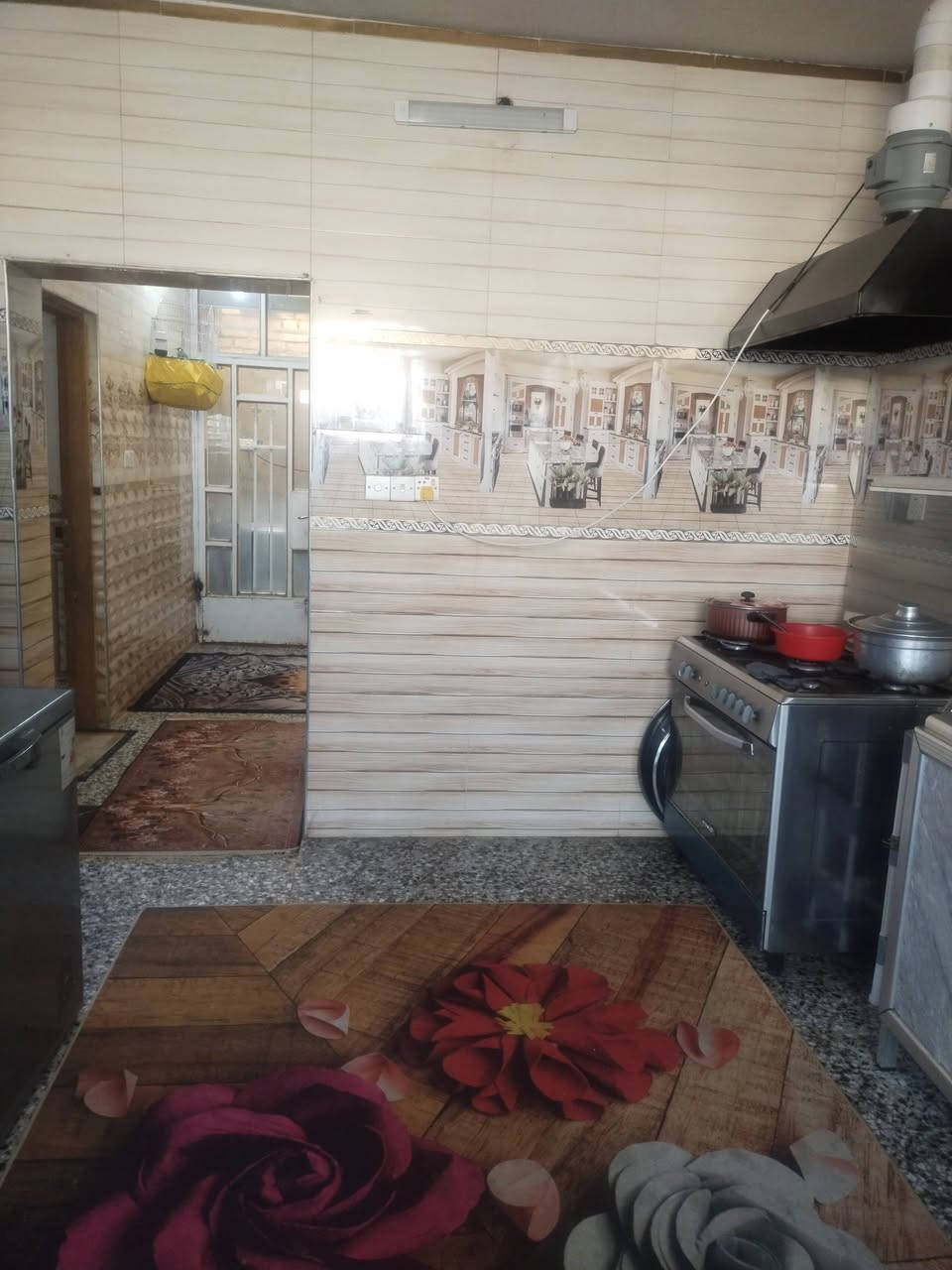 السلام عليكم بيت 100م قاطين مربع ركن السكلات منطقة 11 مقابل فوج سرايا السلام كامل من كلشي محتاج واجه وصفحةعارضه 85 وبي مجال قليل وهذا رقمي ***********
